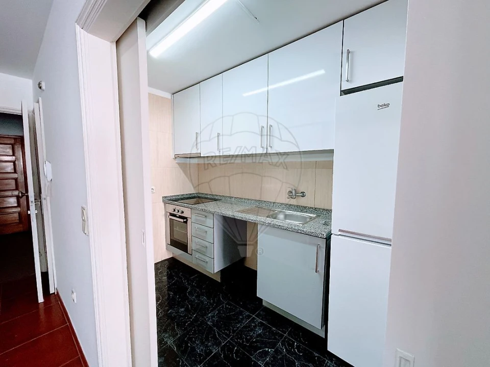 Apartamento T1 para Arrendamento em Paranhos Foto 18