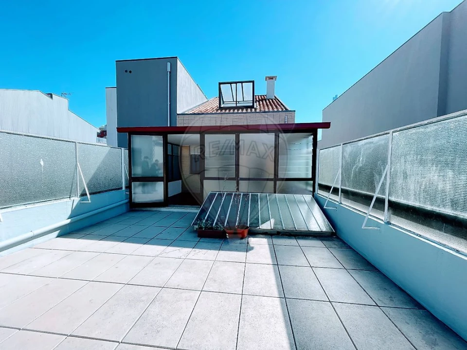Apartamento T1 para Arrendamento em Paranhos Foto 3