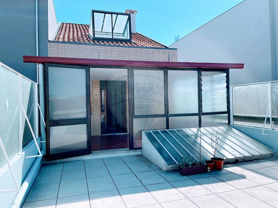 Apartamento T1 para Arrendamento em Paranhos Foto 15