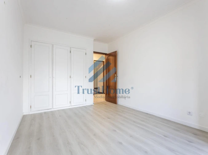 Apartamento T3 para Venda em Rio de Mouro Foto 17