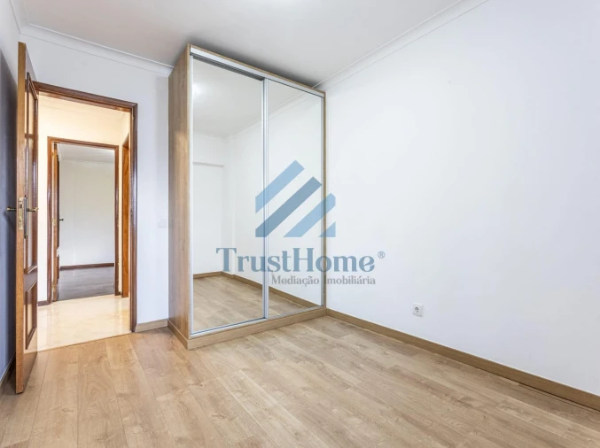 Apartamento T3 para Venda em Rio de Mouro Foto 9