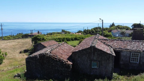 Moradia para Venda em Calheta de Nesquim