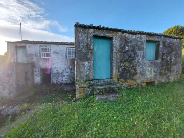 Moradia para Venda em Calheta de Nesquim
