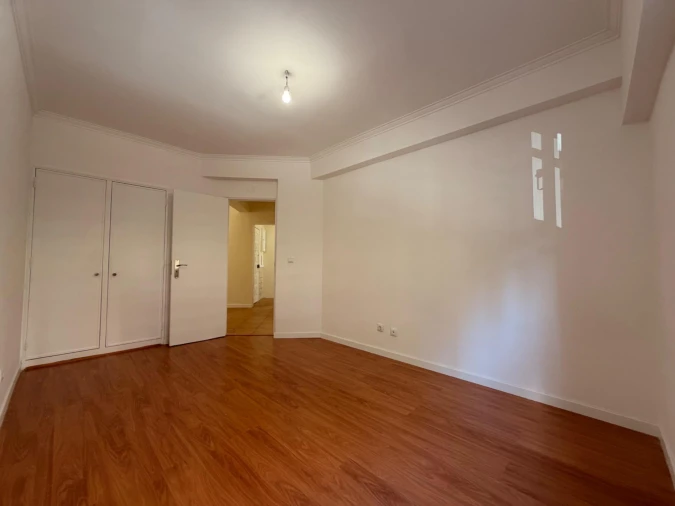 Apartamento T3 para Venda em Algueirão-Mem Martins Foto 15