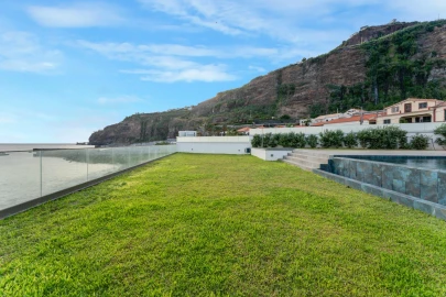 Moradia T4 para Venda em Ponta do Sol