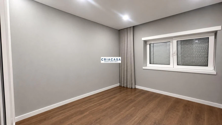 Apartamento T1 para Venda em Viseu Foto 6