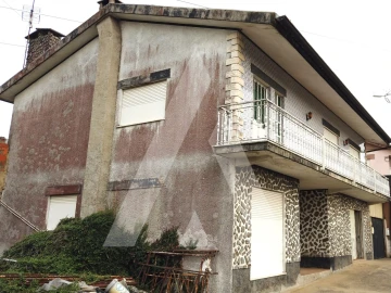 Moradia T4 para Venda em Recardães e Espinhel