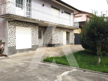 Moradia T4 para Venda em Recardães e Espinhel