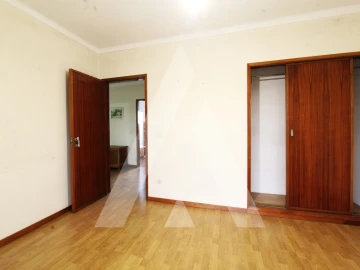 Moradia T4 para Venda em Recardães e Espinhel