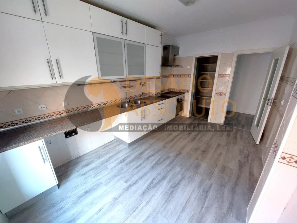 Apartamento T3 para Venda em Quinta do Conde Foto 1