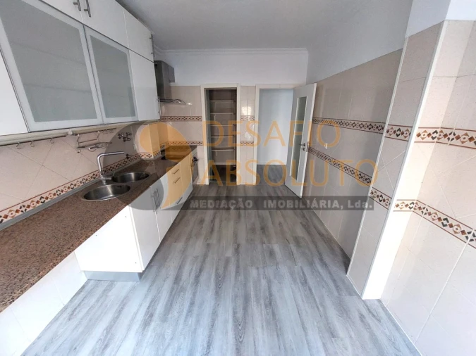 Apartamento T3 para Venda em Quinta do Conde Foto 8