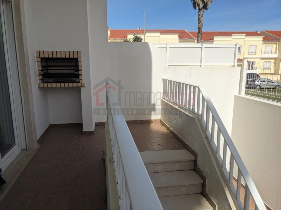 Apartamento T2 para Arrendamento em Atouguia da Baleia Foto 5