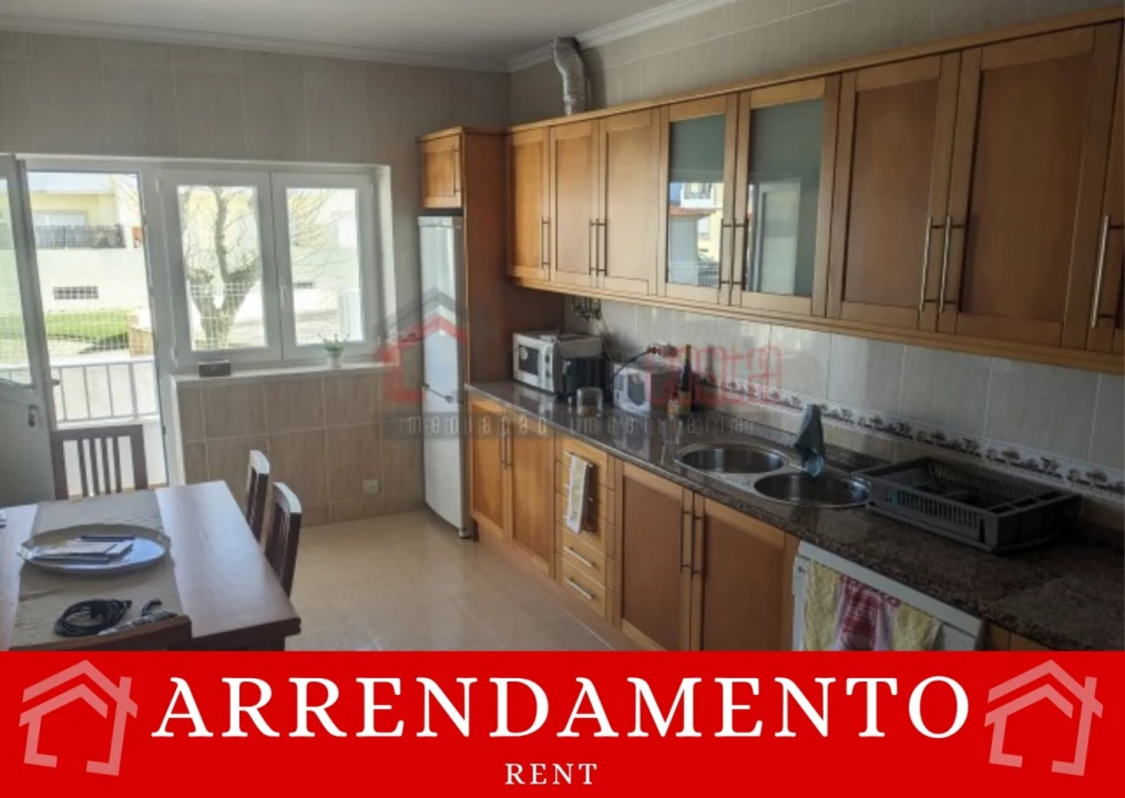 Apartamento T2 para Arrendamento em Atouguia da Baleia Foto 1