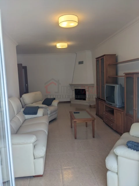 Apartamento T2 para Arrendamento em Atouguia da Baleia