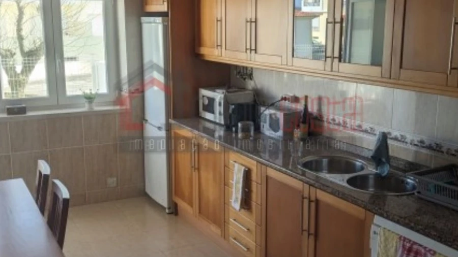 Apartamento T2 para Arrendamento em Atouguia da Baleia