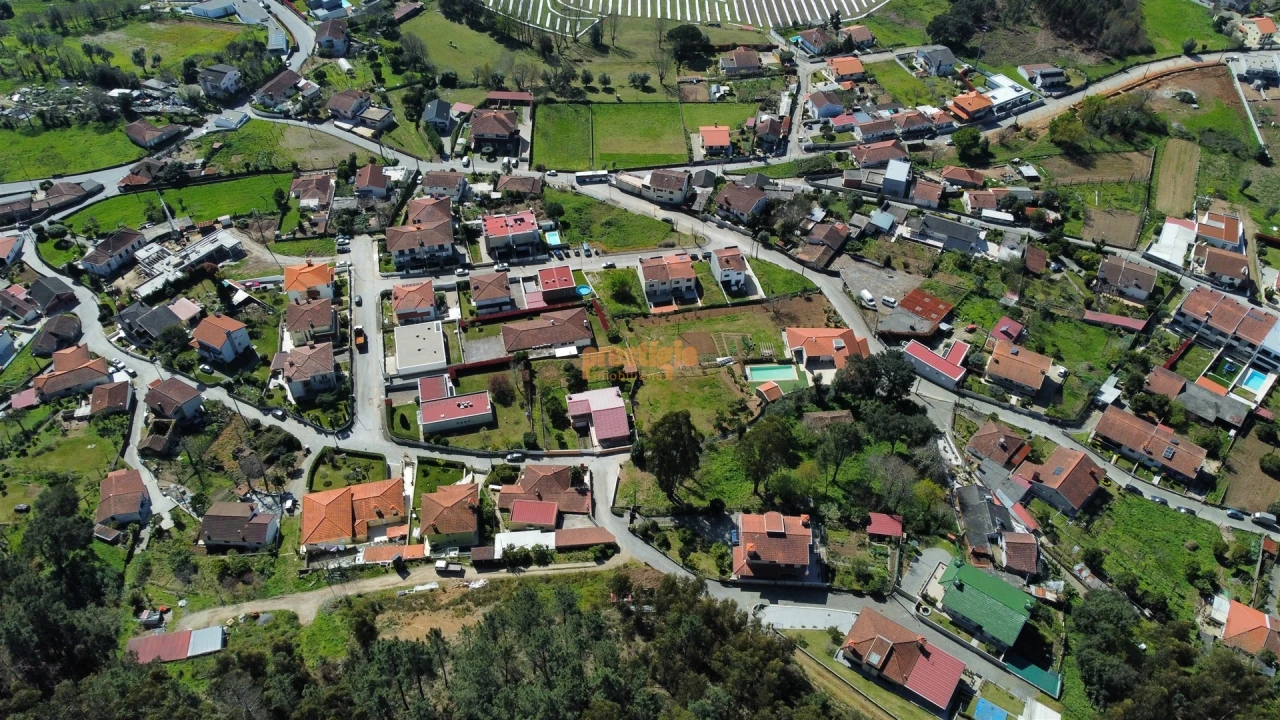 Terreno para Venda em Mire de Tibães Foto 7