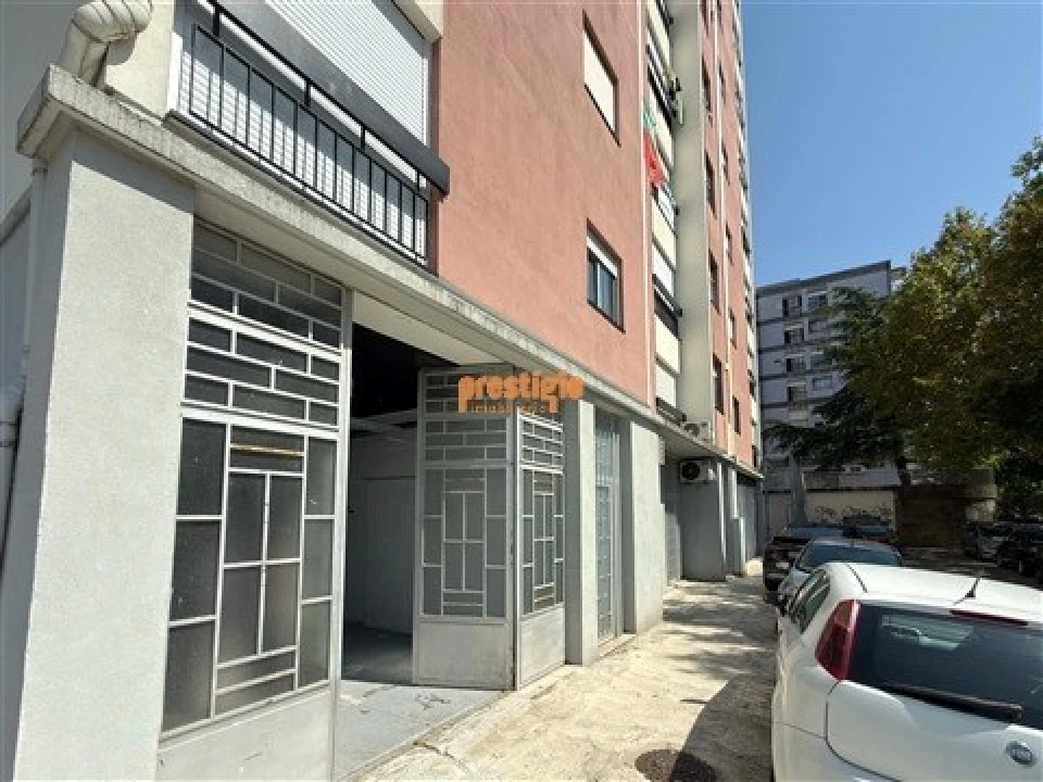 Armazém para Venda em Braga (Maximinos, Sé e Cividade) Foto 2