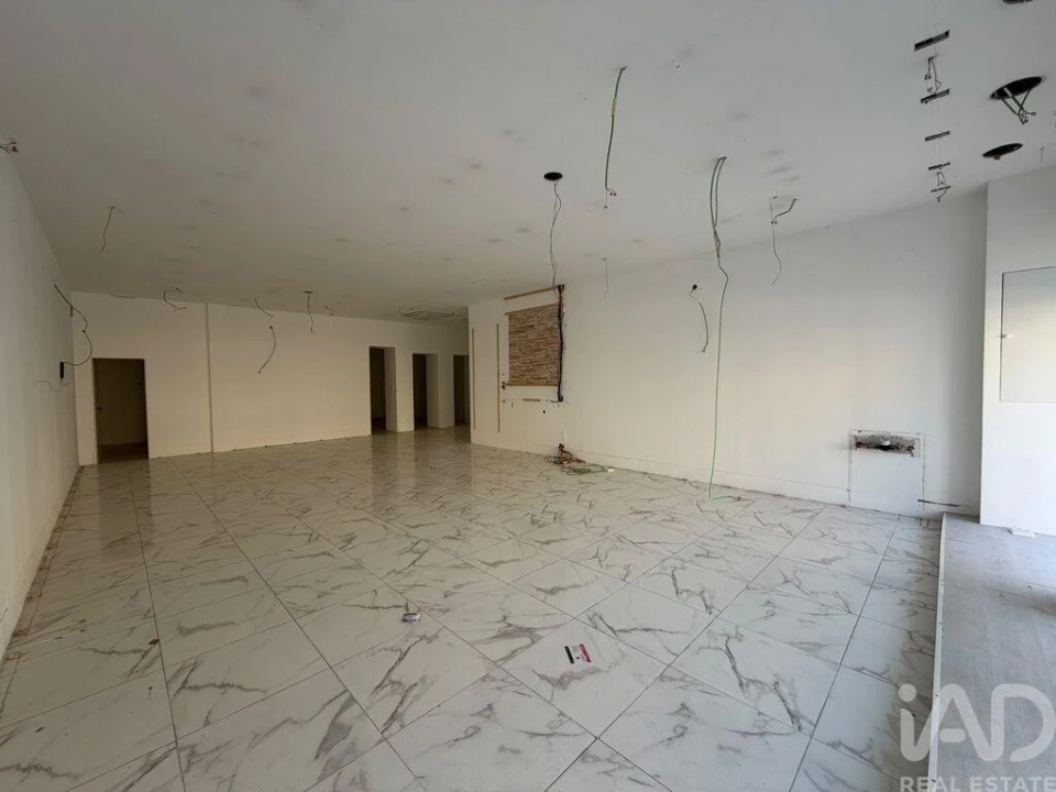 Loja para Arrendamento em Subportela, Deocriste e Portela Susã Foto 2