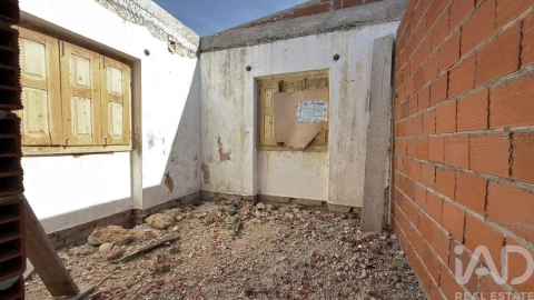 Moradia T7 para Venda em Azoia de Cima e Tremês