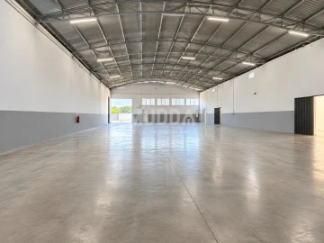 Armazém para Arrendamento em Cortegaça