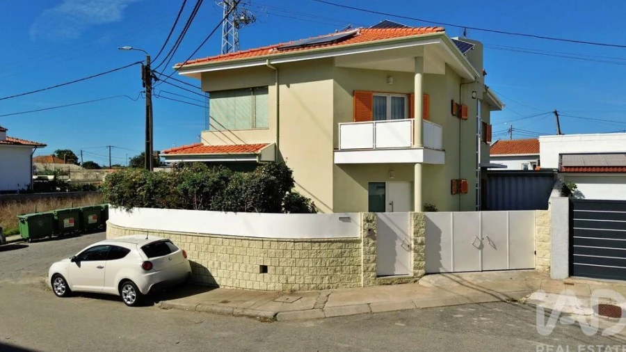 Moradia T4 para Venda em Fajozes