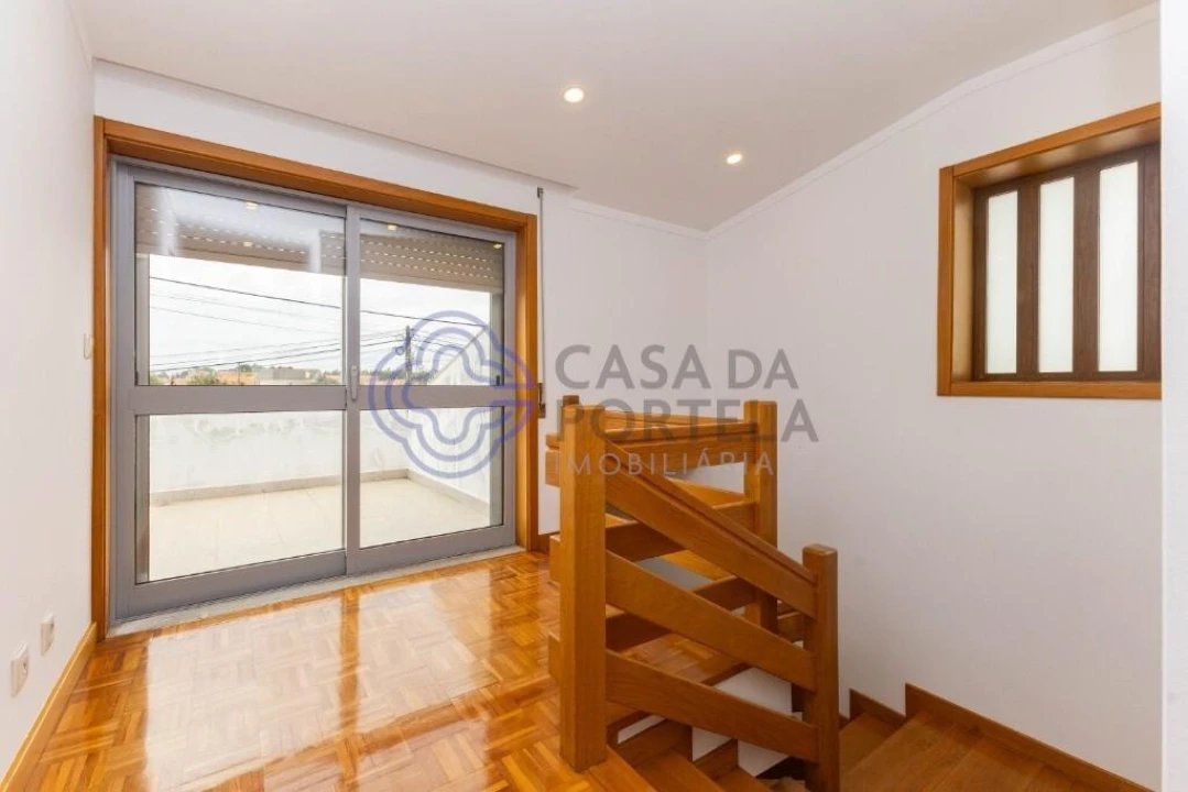 Moradia T3 para Venda em Madalena Foto 16