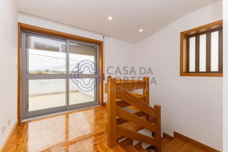 Moradia T3 para Venda em Madalena Foto 16