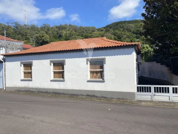 Moradia T4 para Venda em Urzelina (São Mateus)
