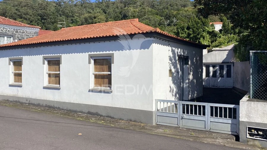 Moradia T4 para Venda em Urzelina (São Mateus)