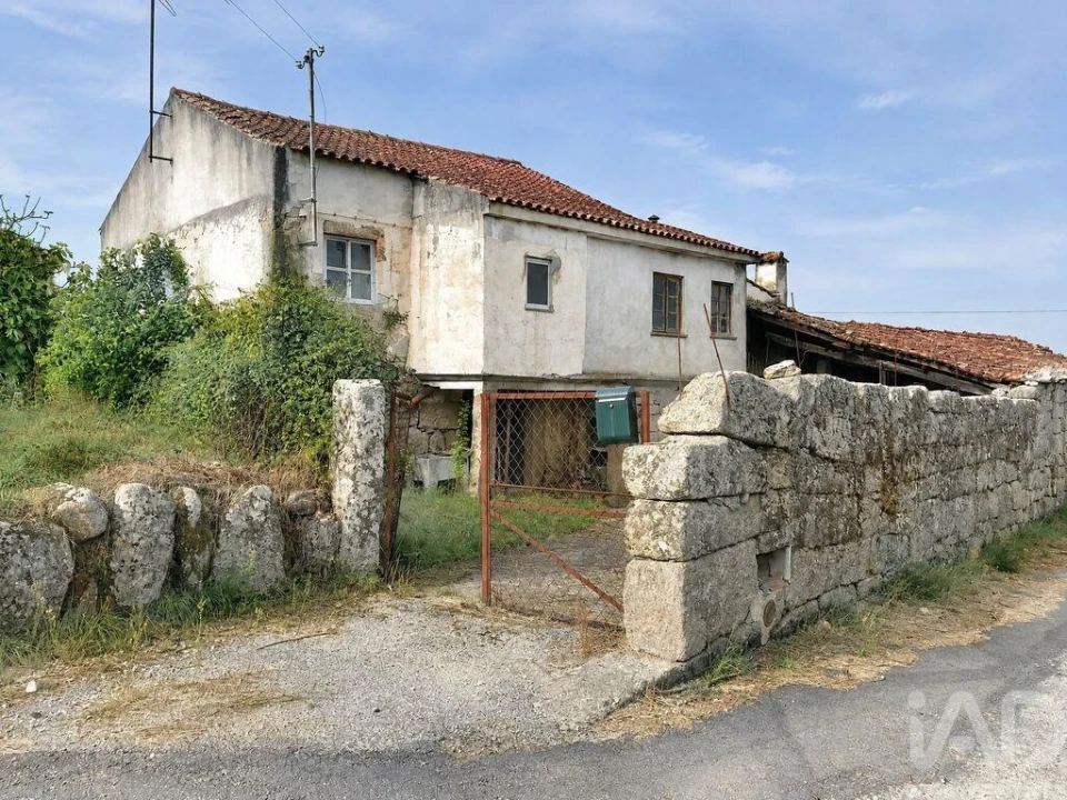 Moradia T2 para Venda em Ervedal e Vila Franca da Beira Foto 1