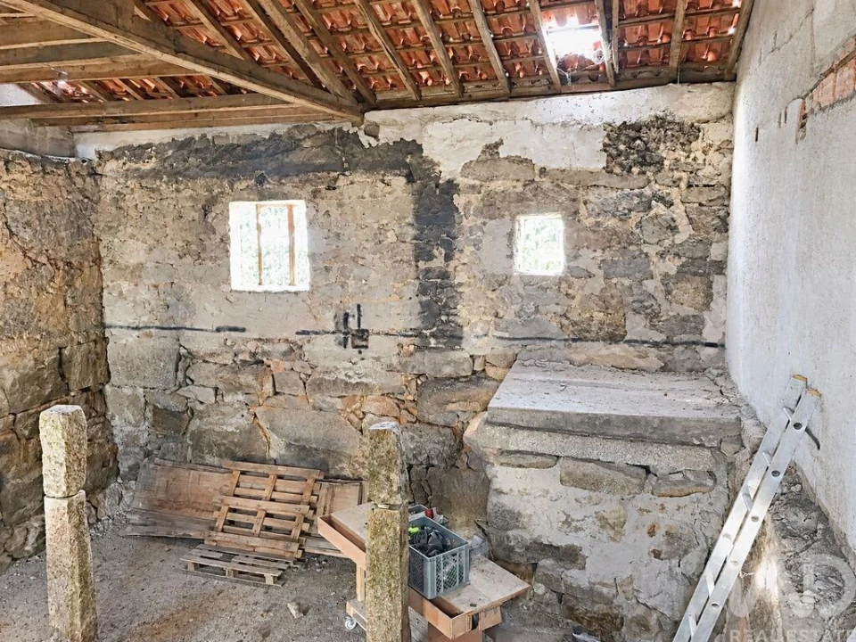 Moradia T2 para Venda em Ervedal e Vila Franca da Beira Foto 7