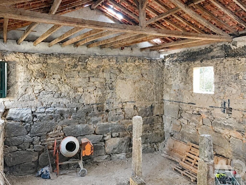Moradia T2 para Venda em Ervedal e Vila Franca da Beira Foto 10