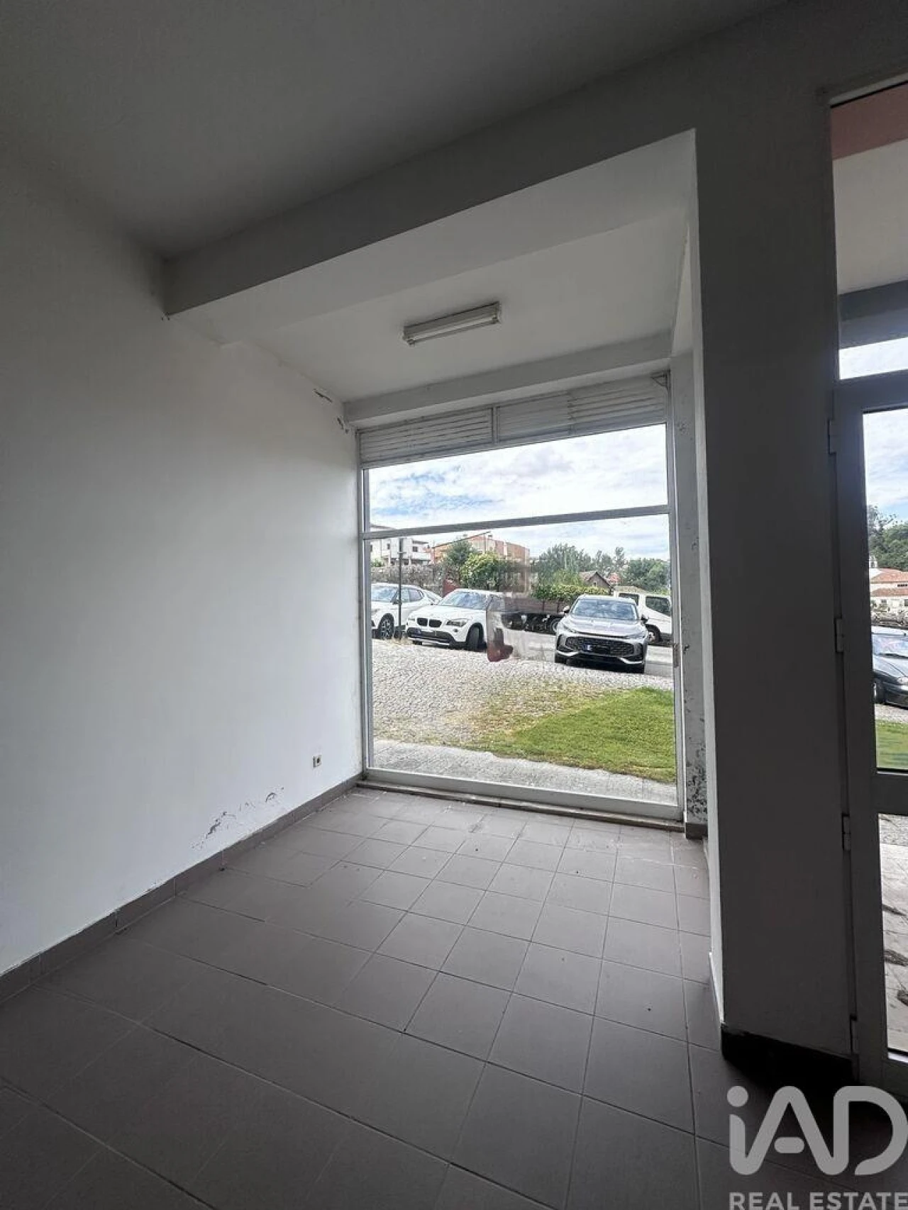 Loja para Venda em Cepões, Meijinhos e Melcões Foto 4