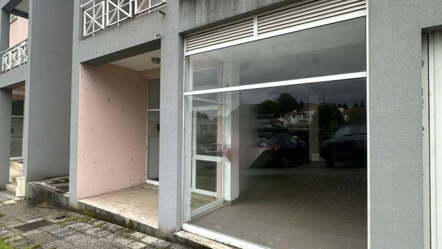 Loja para Venda em Cepões, Meijinhos e Melcões
