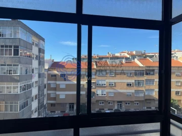 Apartamento T1 para Venda em Agualva e Mira-Sintra