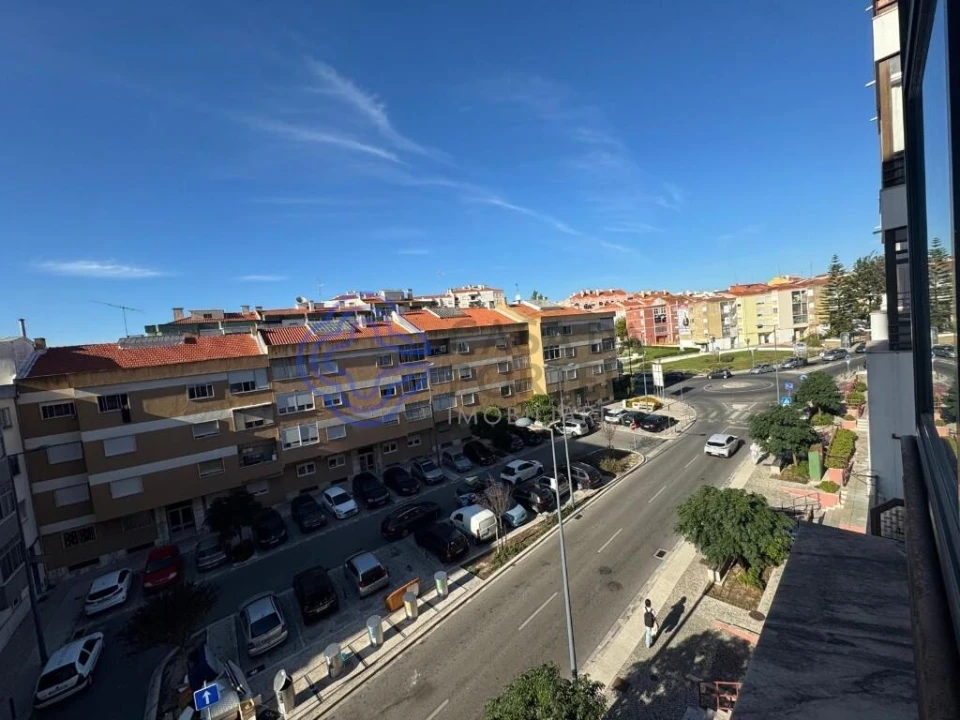 Apartamento T1 para Venda em Agualva e Mira-Sintra Foto 32