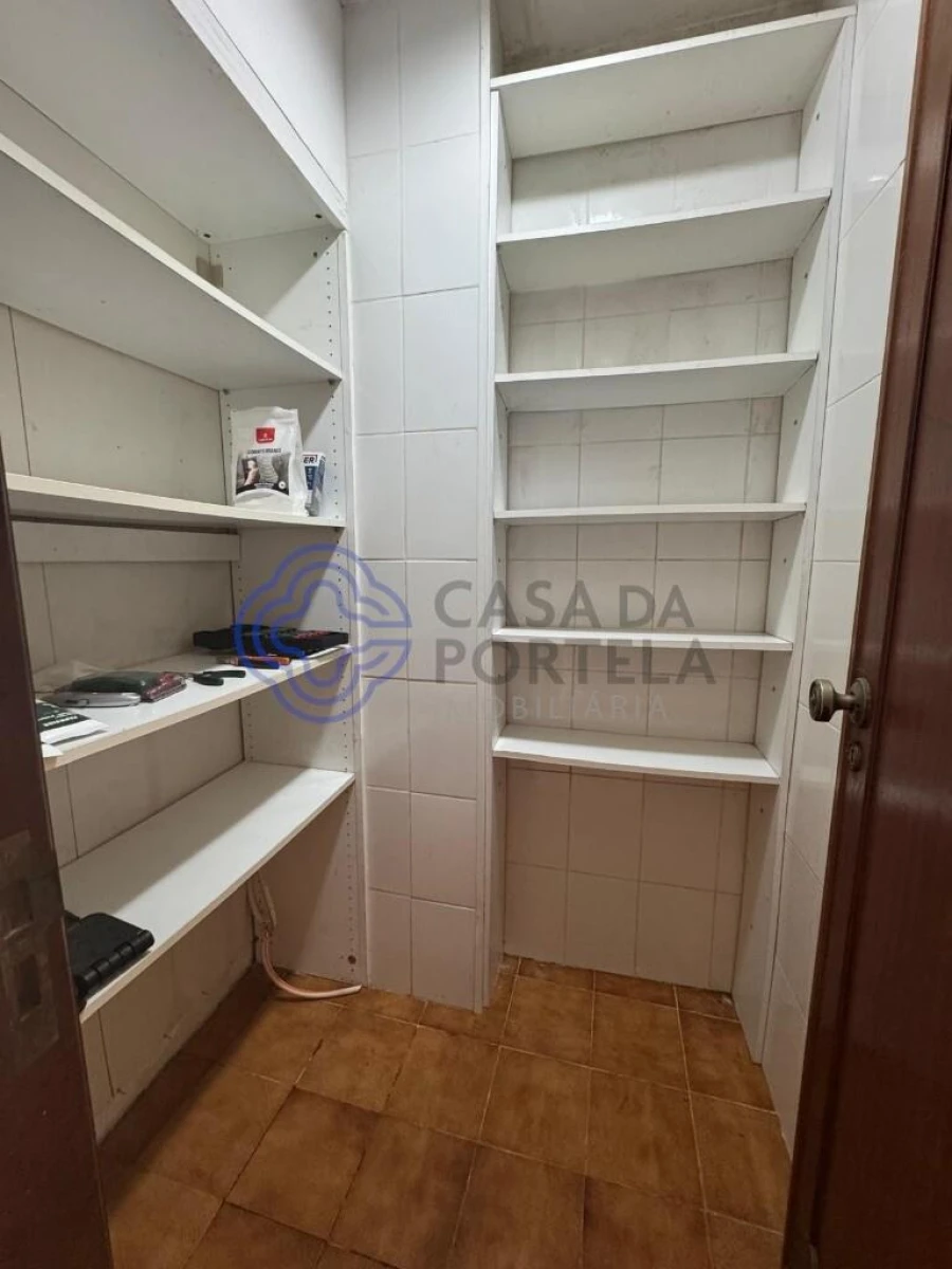 Apartamento T1 para Venda em Agualva e Mira-Sintra Foto 6