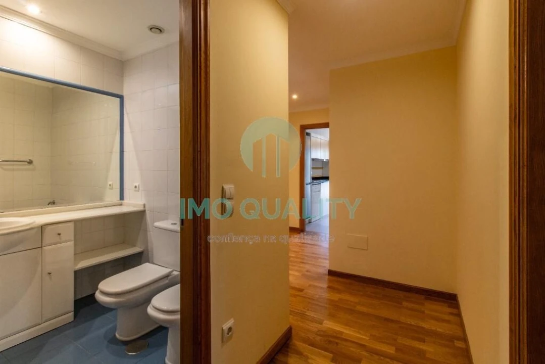 Apartamento T2 para Arrendamento em Lordelo do Ouro e Massarelos Foto 8