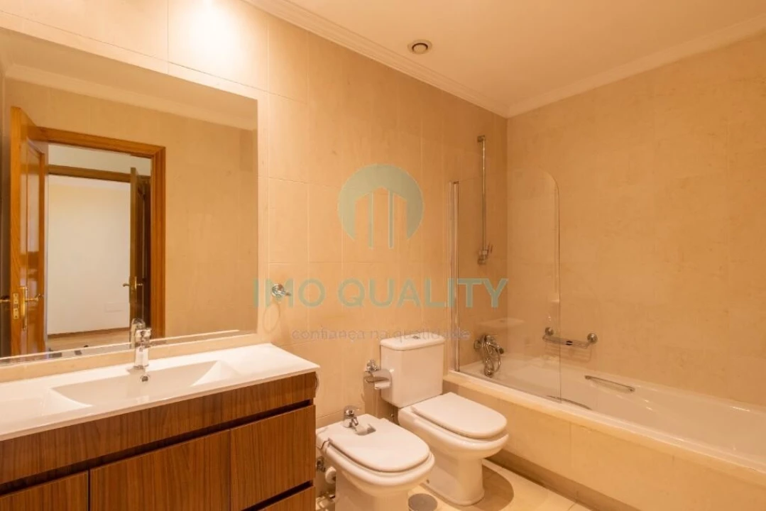 Apartamento T2 para Arrendamento em Lordelo do Ouro e Massarelos Foto 13