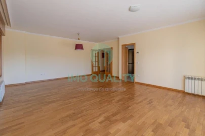Apartamento T2 para Arrendamento em Lordelo do Ouro e Massarelos