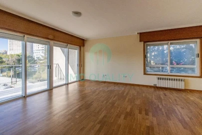 Apartamento T2 para Arrendamento em Lordelo do Ouro e Massarelos