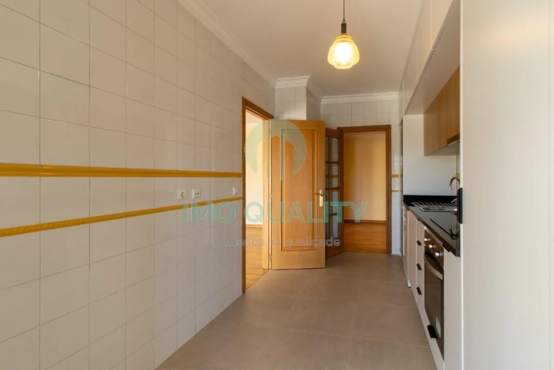 Apartamento T2 para Arrendamento em Lordelo do Ouro e Massarelos Foto 26