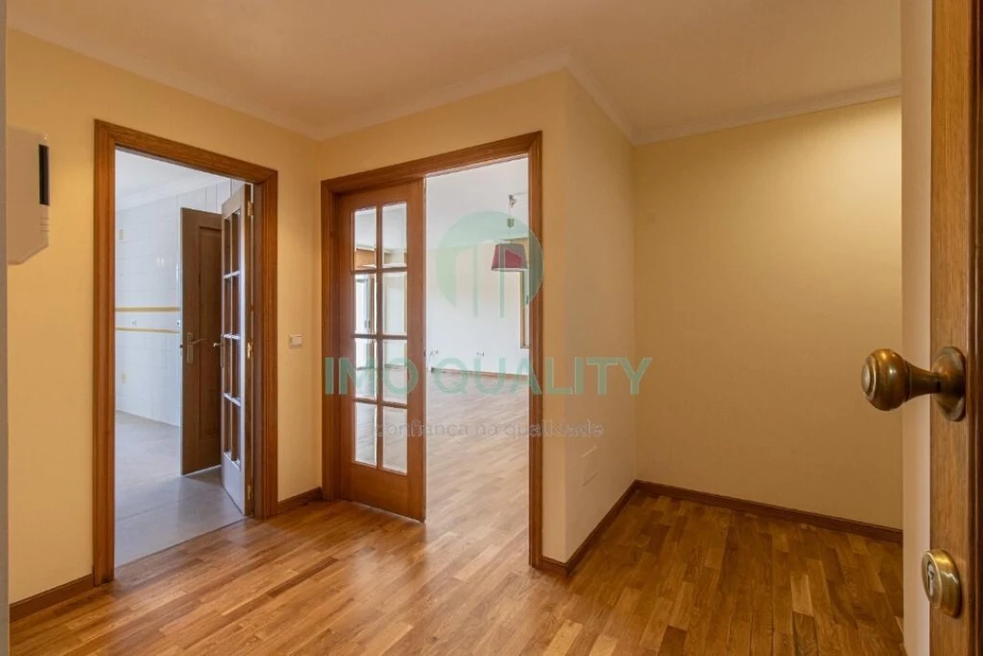 Apartamento T2 para Arrendamento em Lordelo do Ouro e Massarelos Foto 5