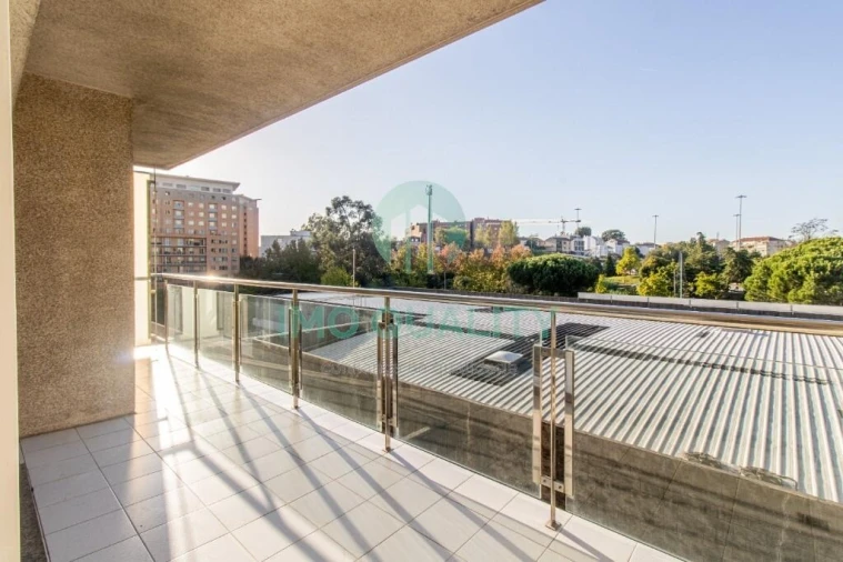 Apartamento T2 para Arrendamento em Lordelo do Ouro e Massarelos Foto 20