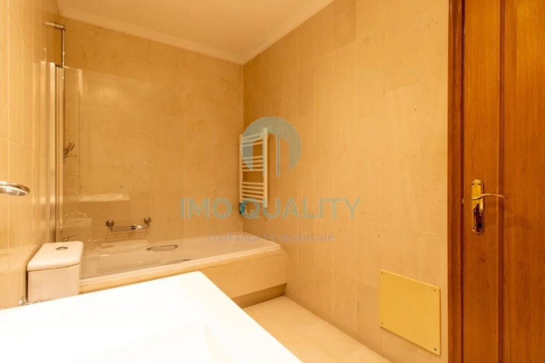 Apartamento T2 para Arrendamento em Lordelo do Ouro e Massarelos Foto 14