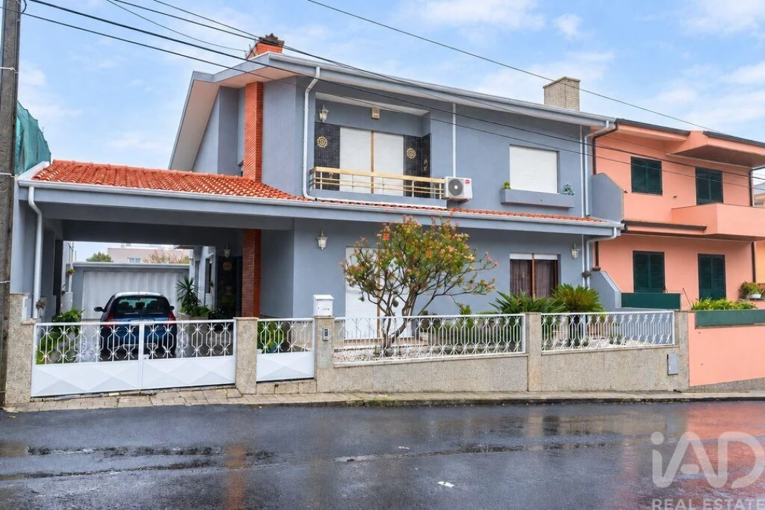 Moradia T4 para Venda em Coronado (São Romão e São Mamede) Foto 1