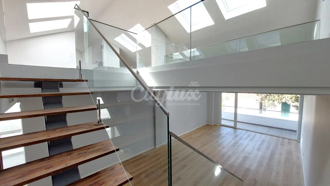 Apartamento T3 para Venda em Carcavelos e Parede Foto 1