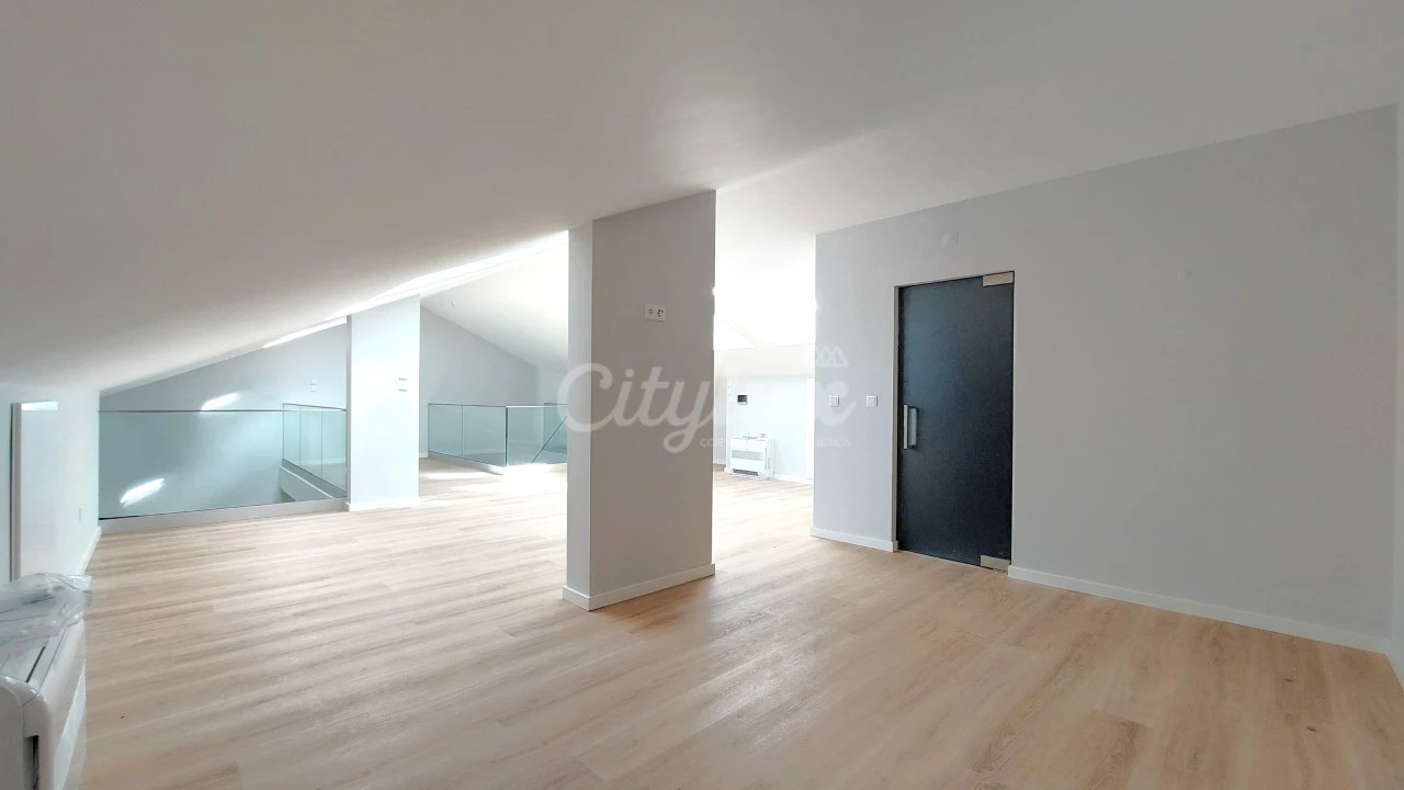 Apartamento T3 para Venda em Carcavelos e Parede Foto 8