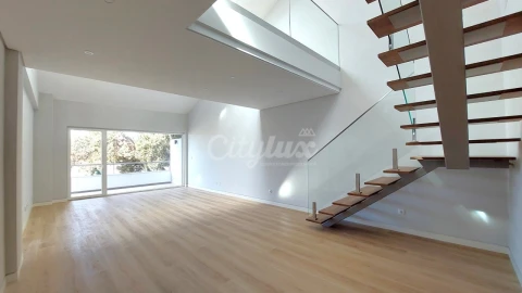 Apartamento T3 para Venda em Carcavelos e Parede