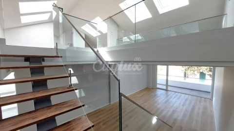 Apartamento T3 para Venda em Carcavelos e Parede